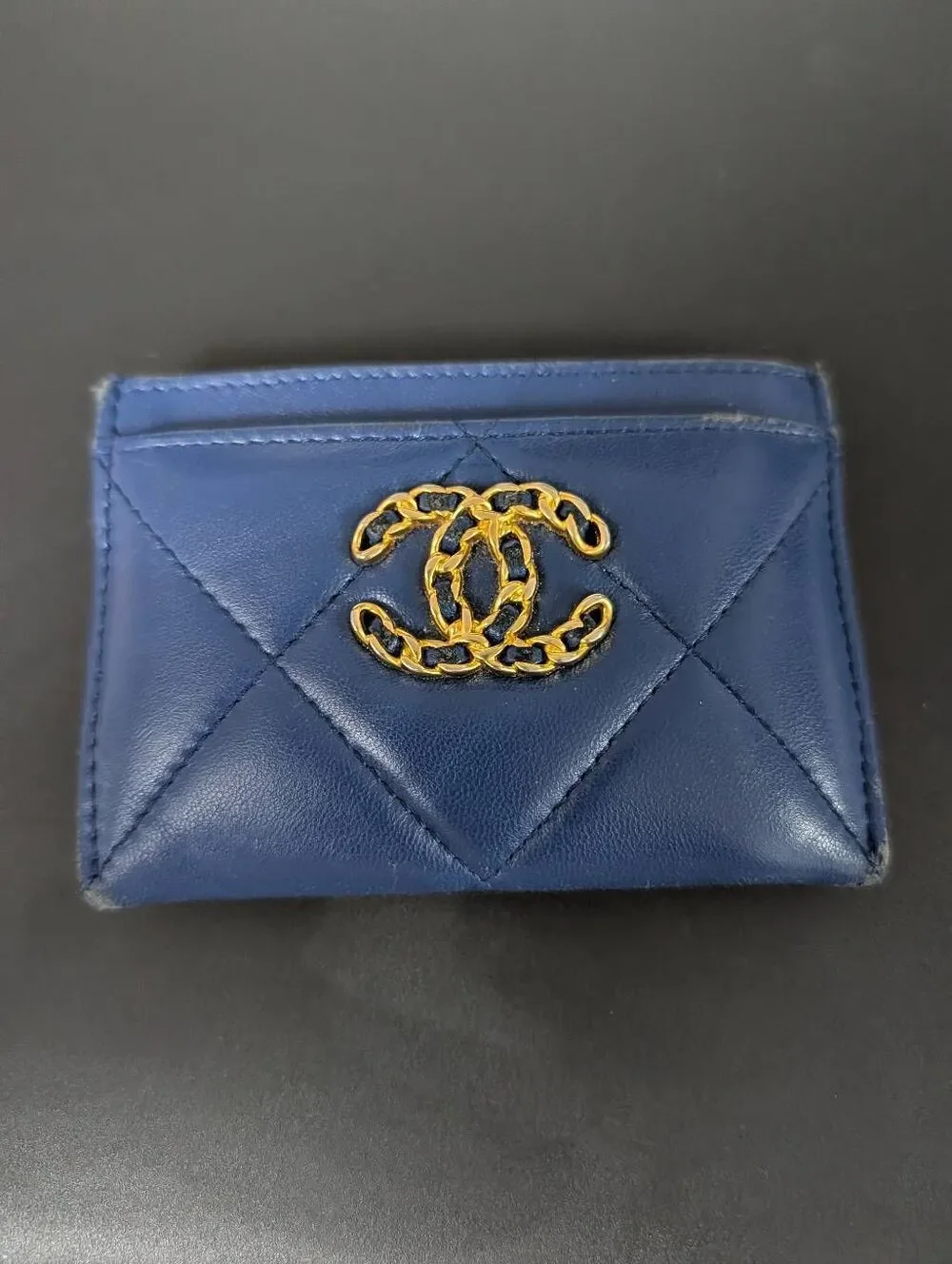 Chanel 19 card holder Quilted leather